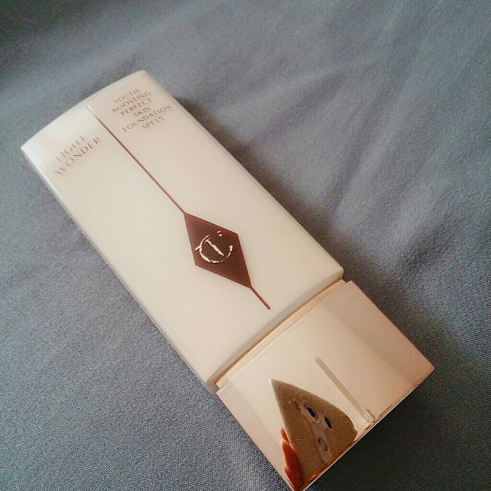 Charlotte Tilbury Light Wonder Foundation